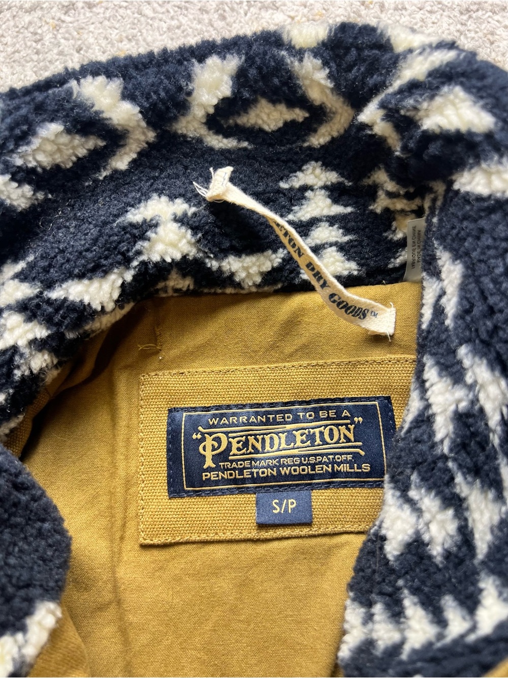 Pendleton Alder Berber Fleece Jacket Womens S Juniper Mesa Navy/Black Geometric - Picture 10 of 10
